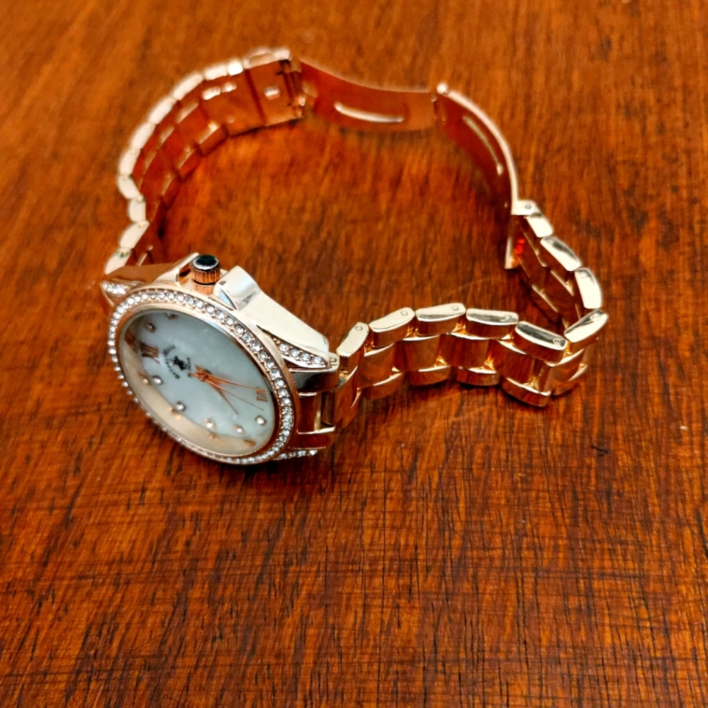 Woman's Watch ⌚ - Picture 2 of 4